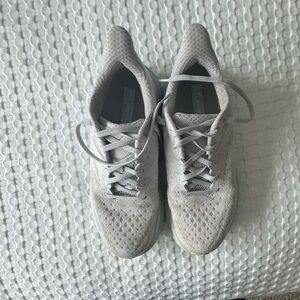 White Hoka Clifton 9